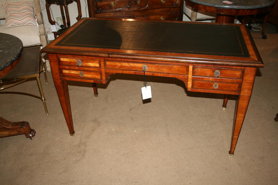 French writing table