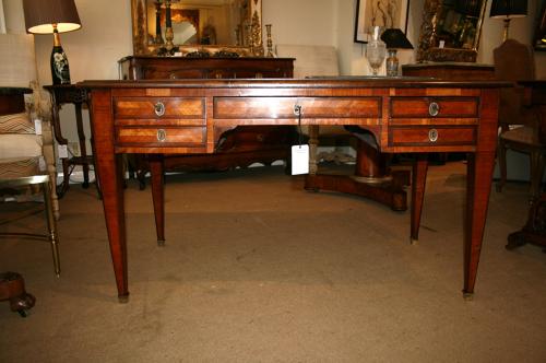 French writing table