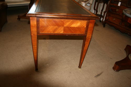 French writing table
