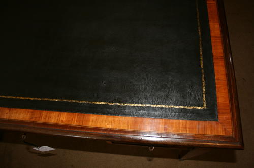 French writing table