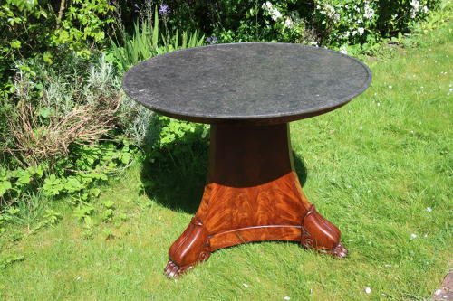 Flame mahogany Gueridon