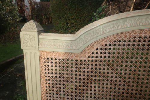 Kingsize cane bed
