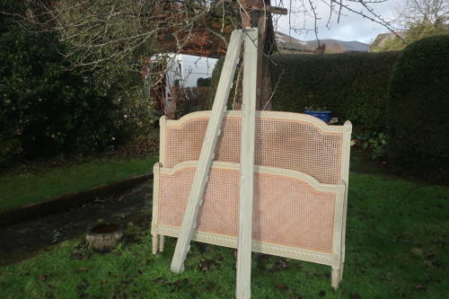 Kingsize cane bed