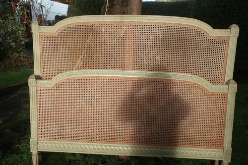 Kingsize cane bed