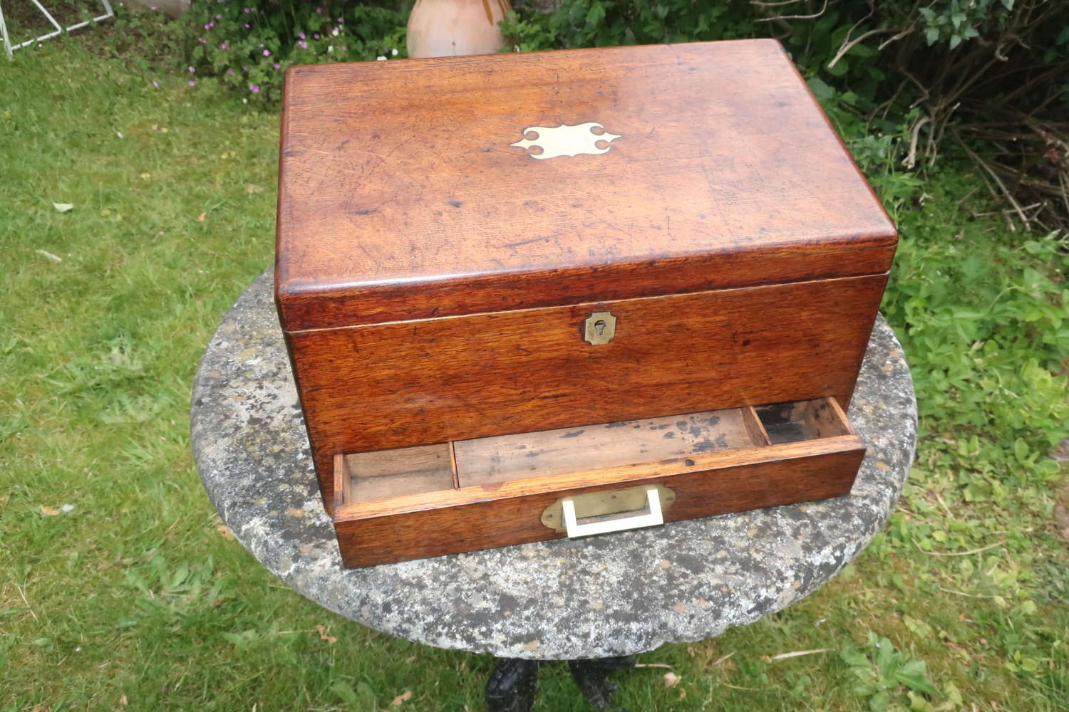 Oak stationary box