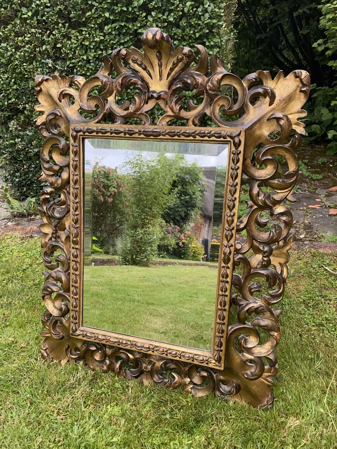 Carved giltwood florentine mirror