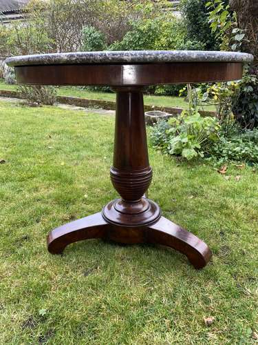 Flame mahogany centre table or Gueridon