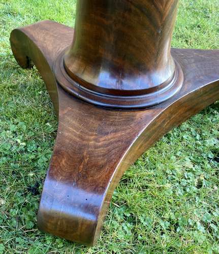 Flame mahogany Gueridon or centre table