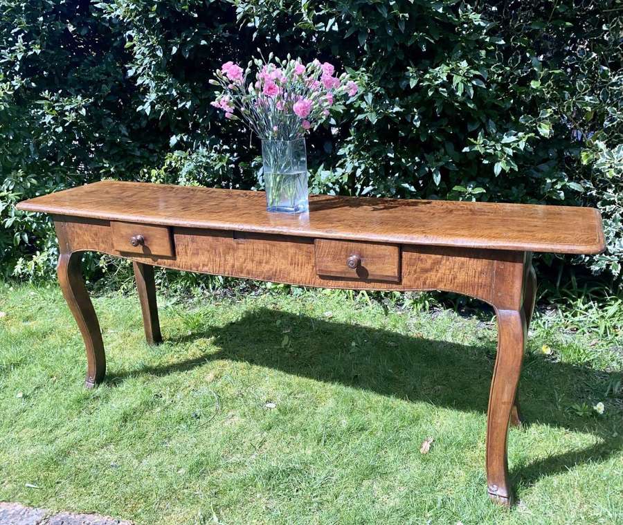 18th Century serving table in walnut