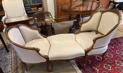 Duchesse Brisee in walnut