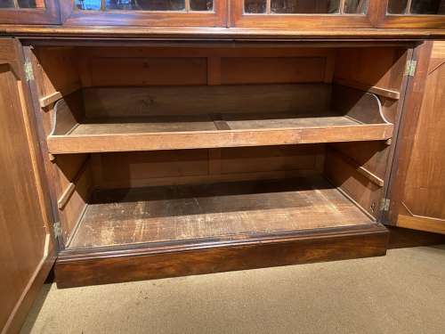 18th Century Breakfront bookcase in flame mahogany