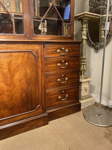 18th Century Breakfront bookcase in flame mahogany