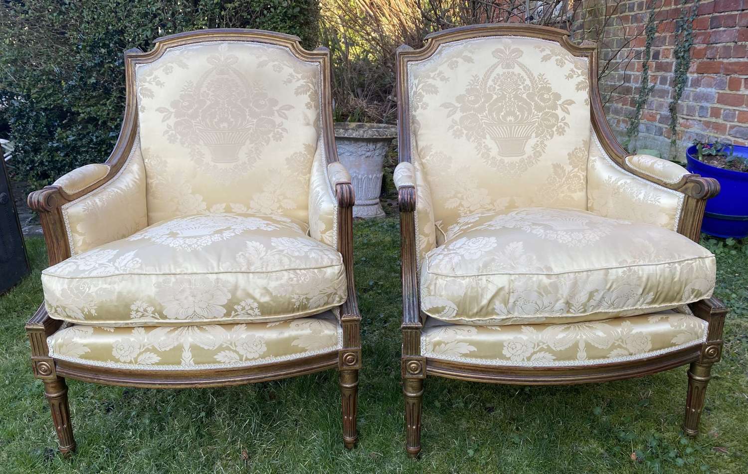 Pair of Bergere armchairs in silk