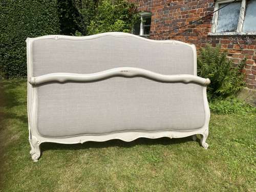 Kingsize upholstered bed