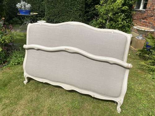 Kingsize upholstered bed
