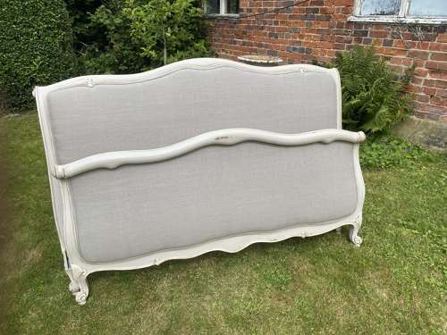 Kingsize upholstered bed