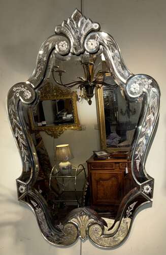 Pretty, shaped Venetian mirror