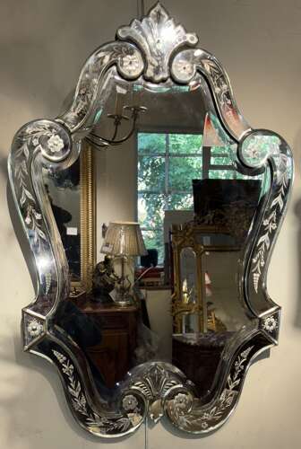 Pretty, shaped Venetian mirror