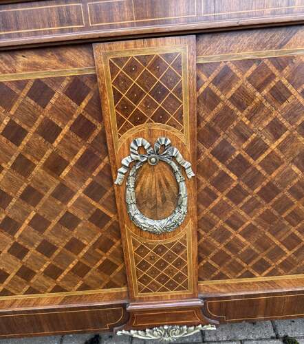 Superb quality Kingsize parquetry bed
