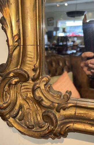 An 18th Century carved giltwood wall mirror