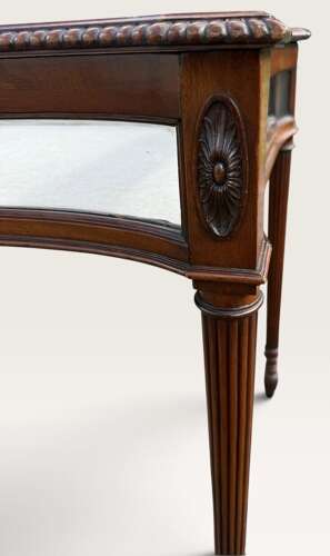 Serpentine shaped bijouterie table